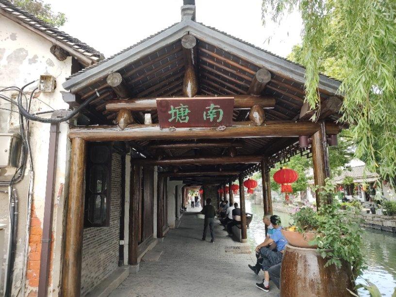 逃出平静乡村