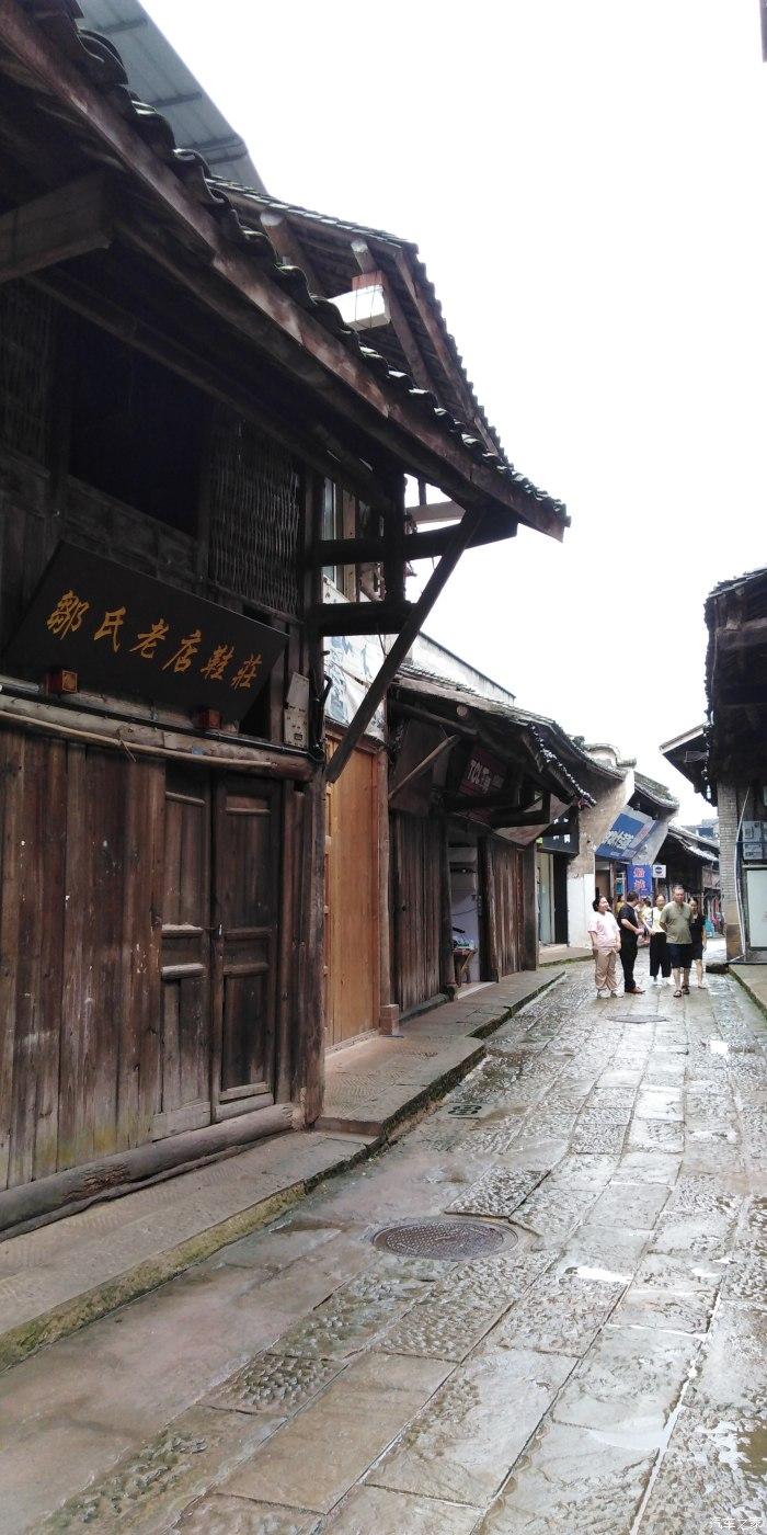 热问妹来了!4岁女孩登上珠峰大本营,父母究竟算教导有方,还是不负责任?